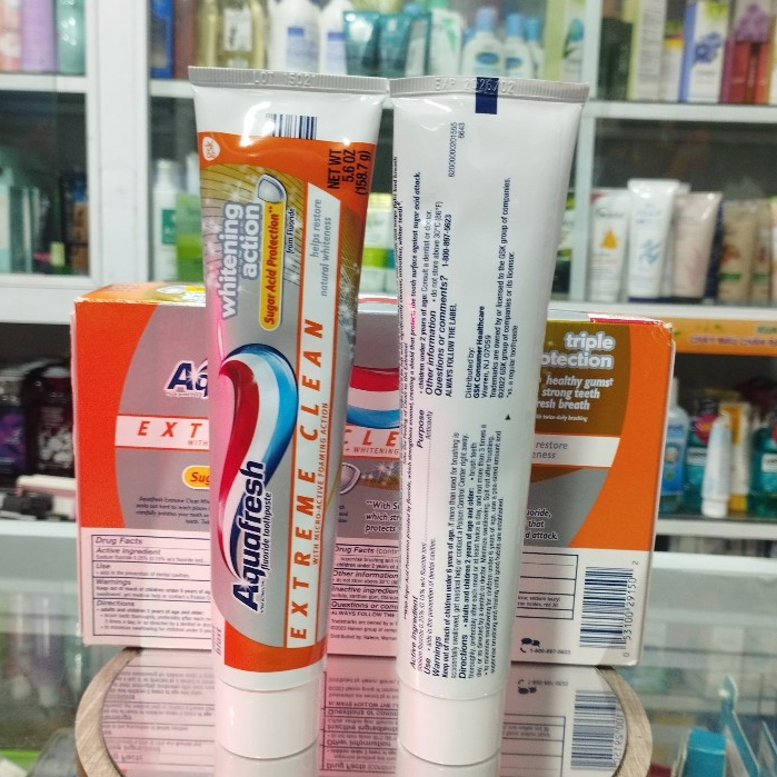 Kem đánh răng Aquafresh trắng răng bạc hà thơm mát 158.7g 2